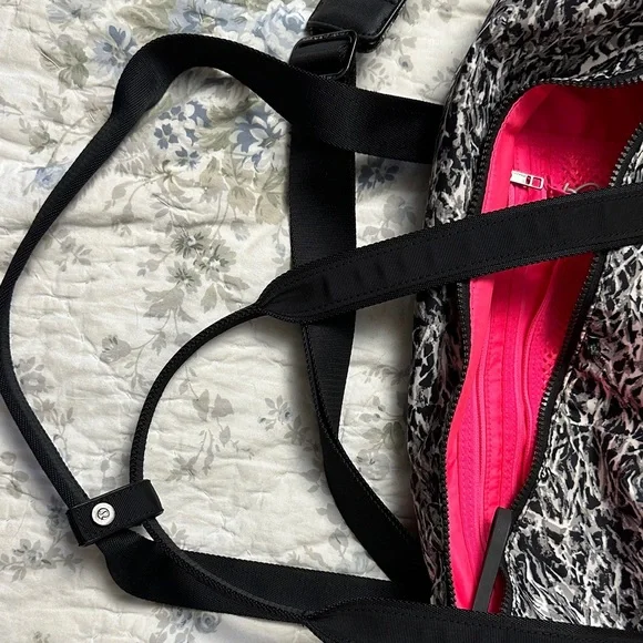 LuluLemon Black and White Patterned Duffel Bag, gym - Picture 13 of 16